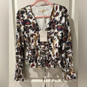 🍀 FANCO NWT BONING VNECK TOP